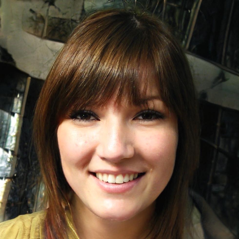 Portrait of Rhiannon Moss
